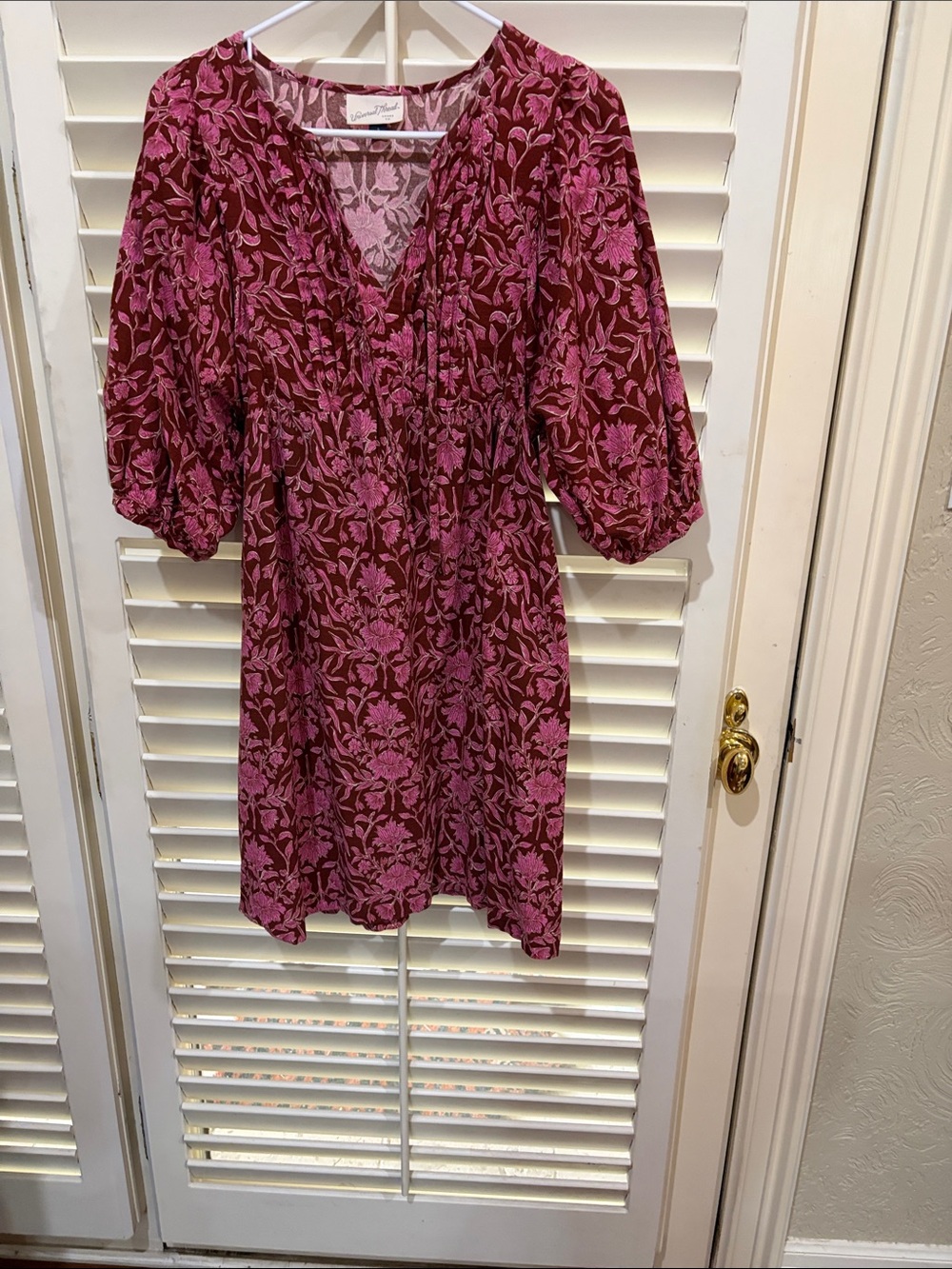 Universal Thread Burgundy and Pink Floral V-Neck Mini Dress.Size small